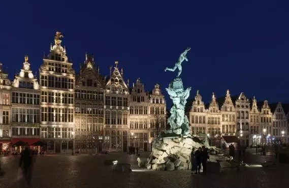 城市景觀亮化照明應(yīng)該堅持以人為本