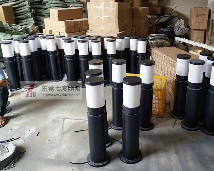 廣場草坪燈生產(chǎn)廠家東莞七度照明成品圖片