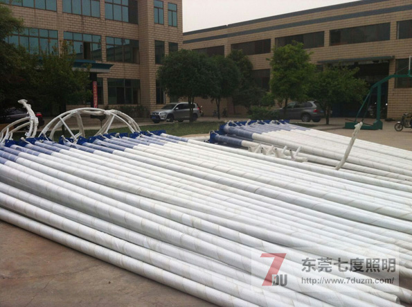 東莞七度照明路燈桿生產(chǎn)廠圖片實(shí)拍