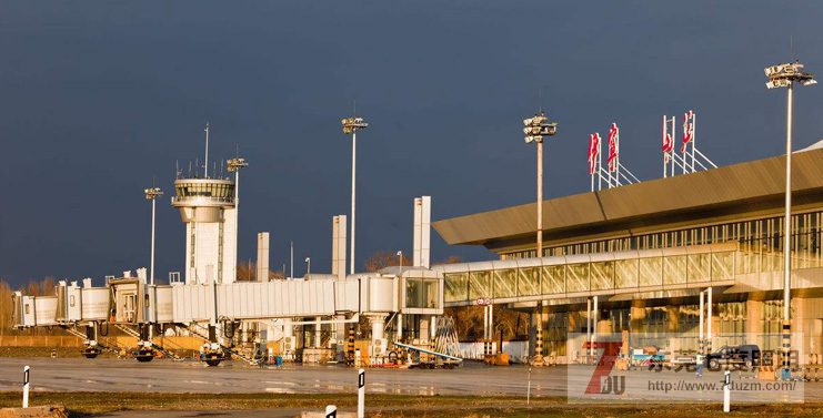 東莞七度照明機場碼頭車站高桿燈照明效果