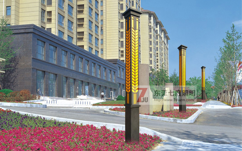 七度照明(QDJGDZ-008)廣場麥穗方柱景觀燈安裝效果圖片