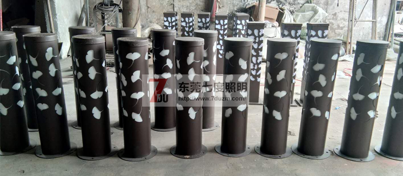 七度(QDCPD-002)割花鏤空圓柱LED草坪燈生產(chǎn)實拍圖片