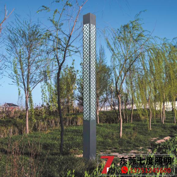 公園現(xiàn)代簡約LED景觀燈柱安裝效果圖片