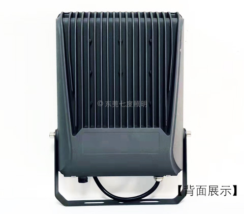 (QDLED-F022)球場(chǎng)廣場(chǎng)亮化壓鑄鋁足瓦LED泛光燈背面效果